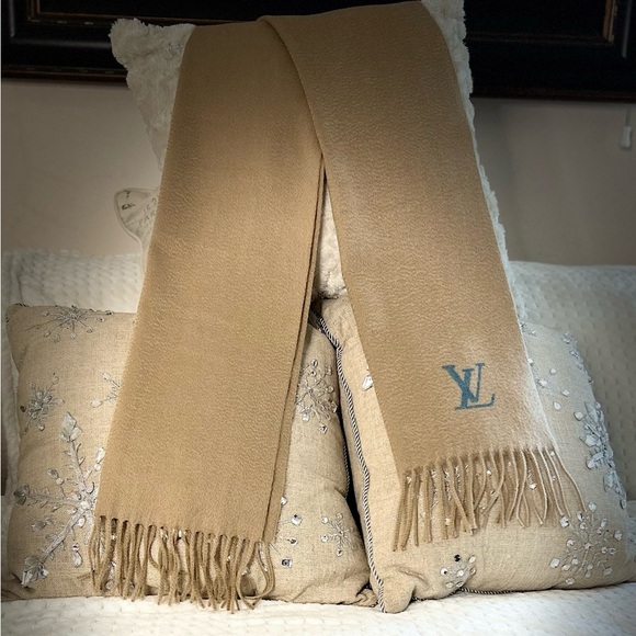 Brand New Louis Vuitton Scarf 100% Cashmere - Picture 1 of 5